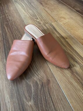 5/$25🌼 Women's Slip-On Pointed Toe Mules in Cognac size 8